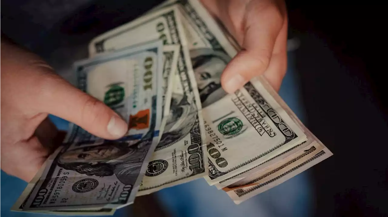 El dólar blue sigue imparable: salta más de $30 y se vende a $495