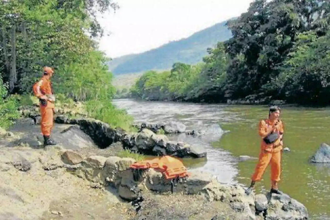 Buscan a un bebé que se cayó de una canoa, en Santander