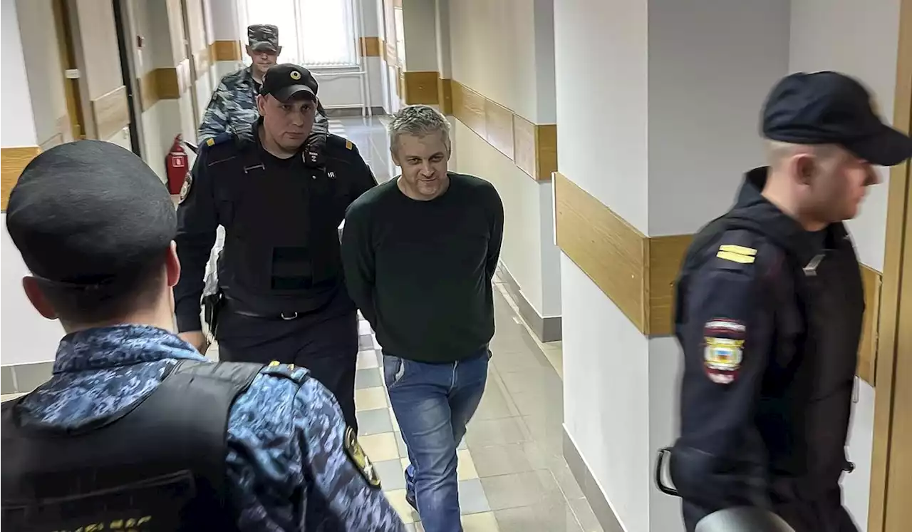 Russia convicts ex-police officer over Ukraine war criticism