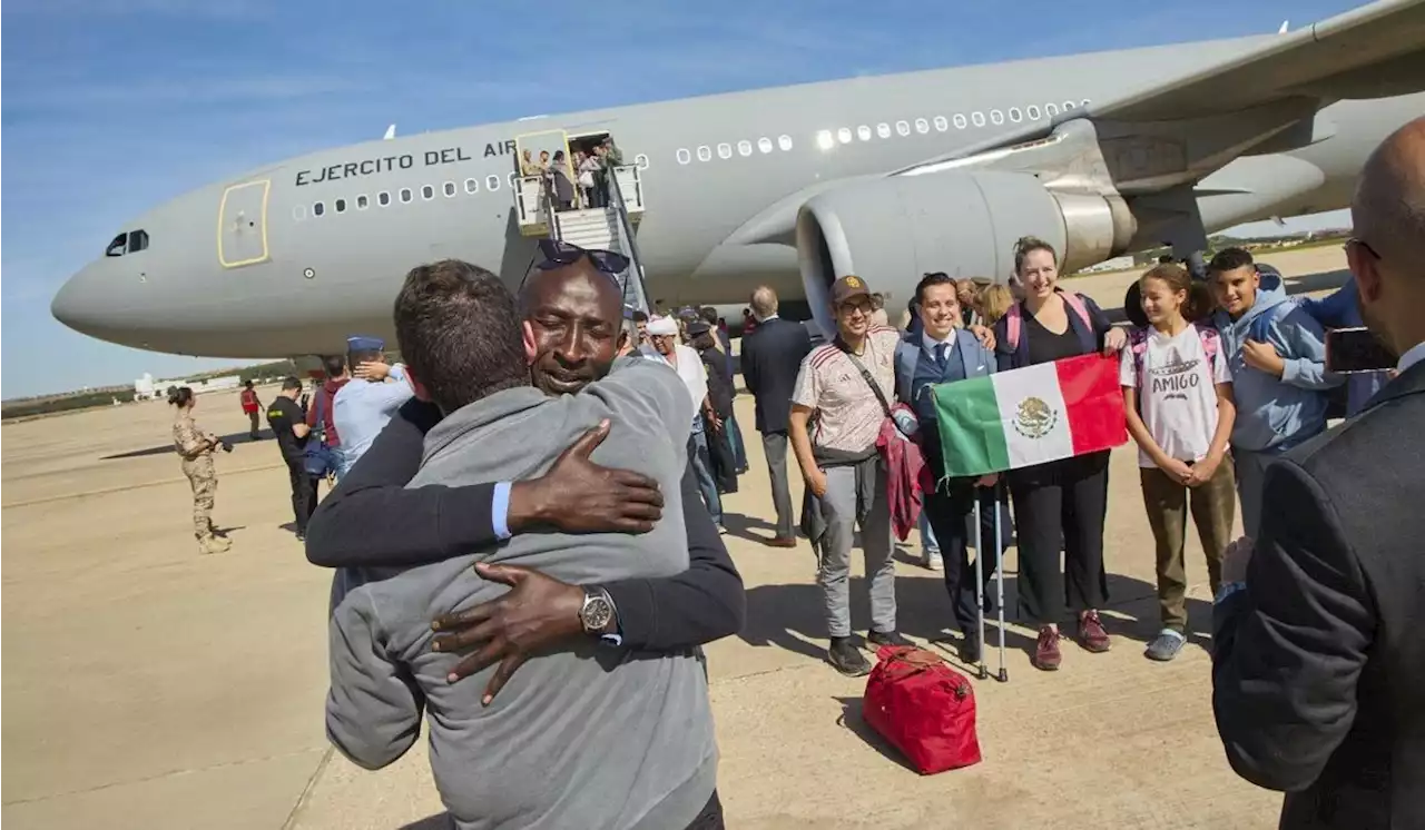 Which countries are evacuating citizens from Sudan?