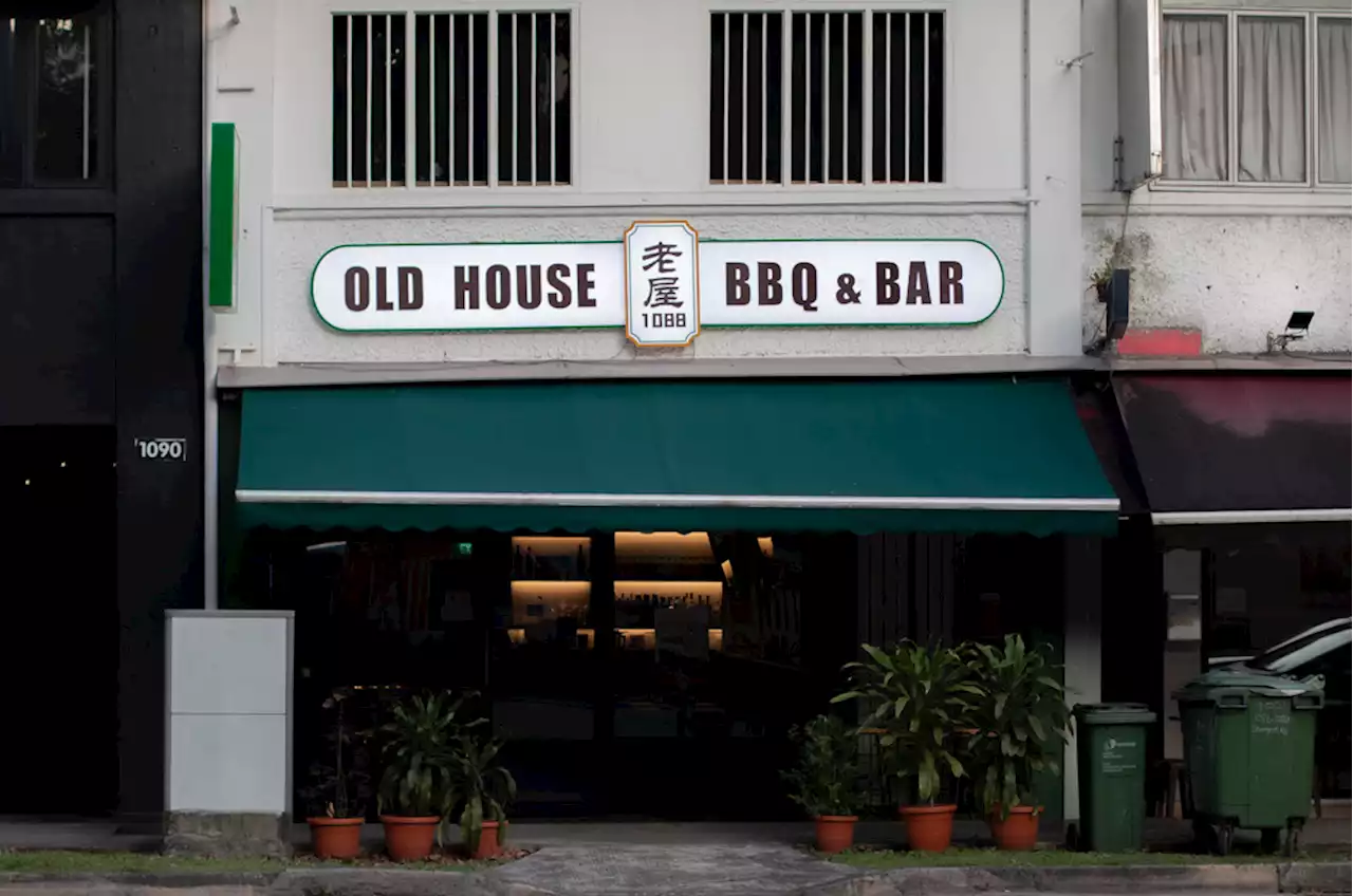 Old House BBQ & Bar: Delicious fatty skewered meats & pepper chicken, open till 2am