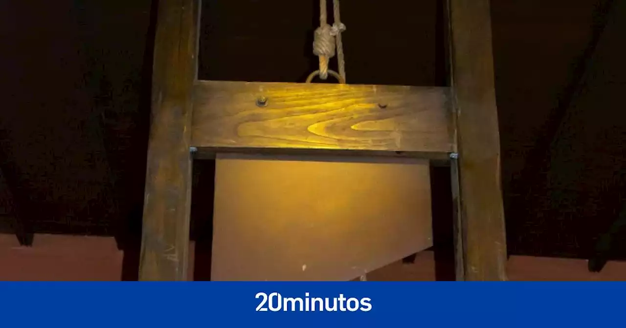 Un matrimonio con dos hijos se quita la vida en un ritual con una guillotina casera