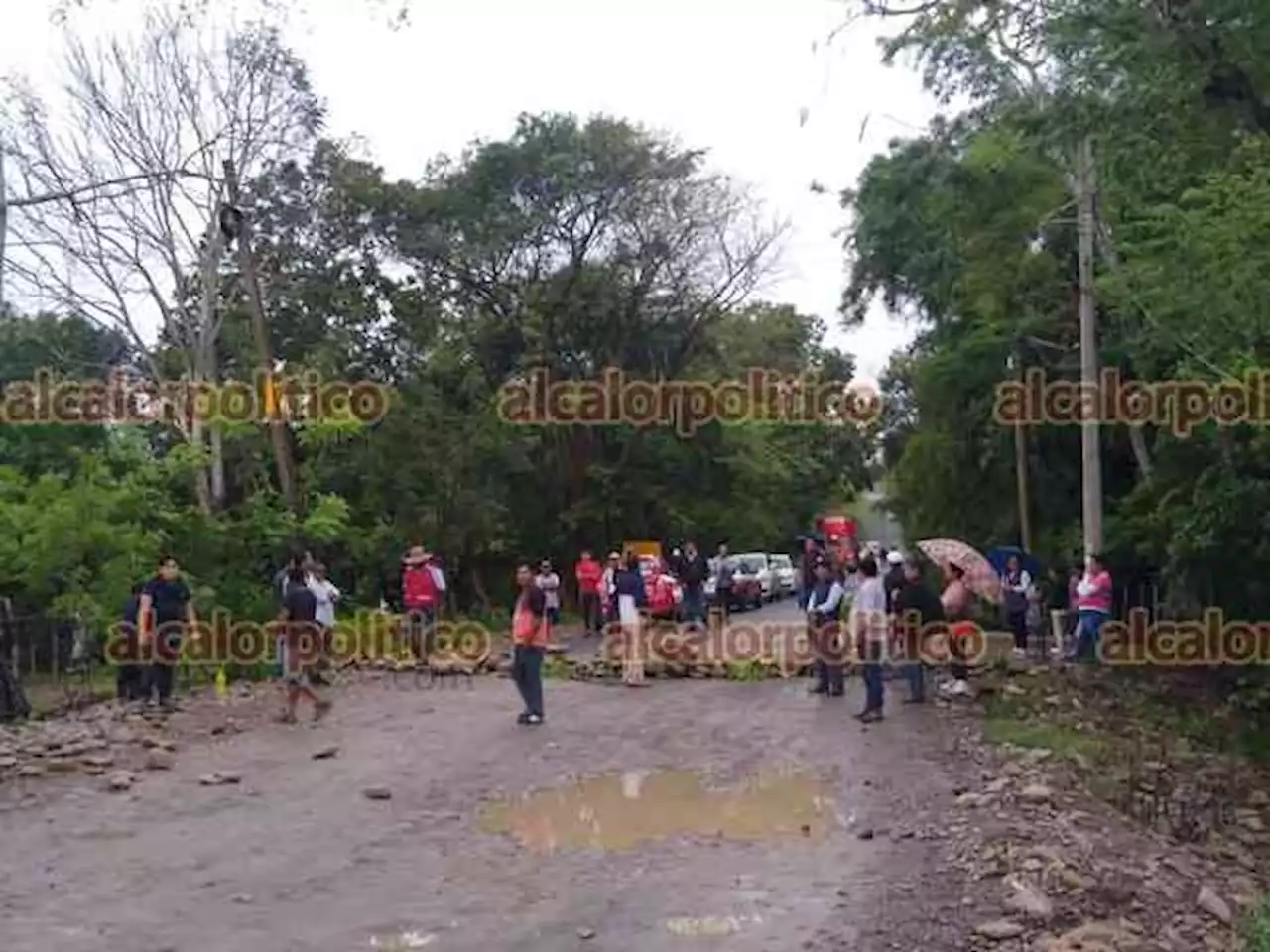 Tras 6 horas, quitan bloqueo en carretera Misantla-Martínez de la Torre