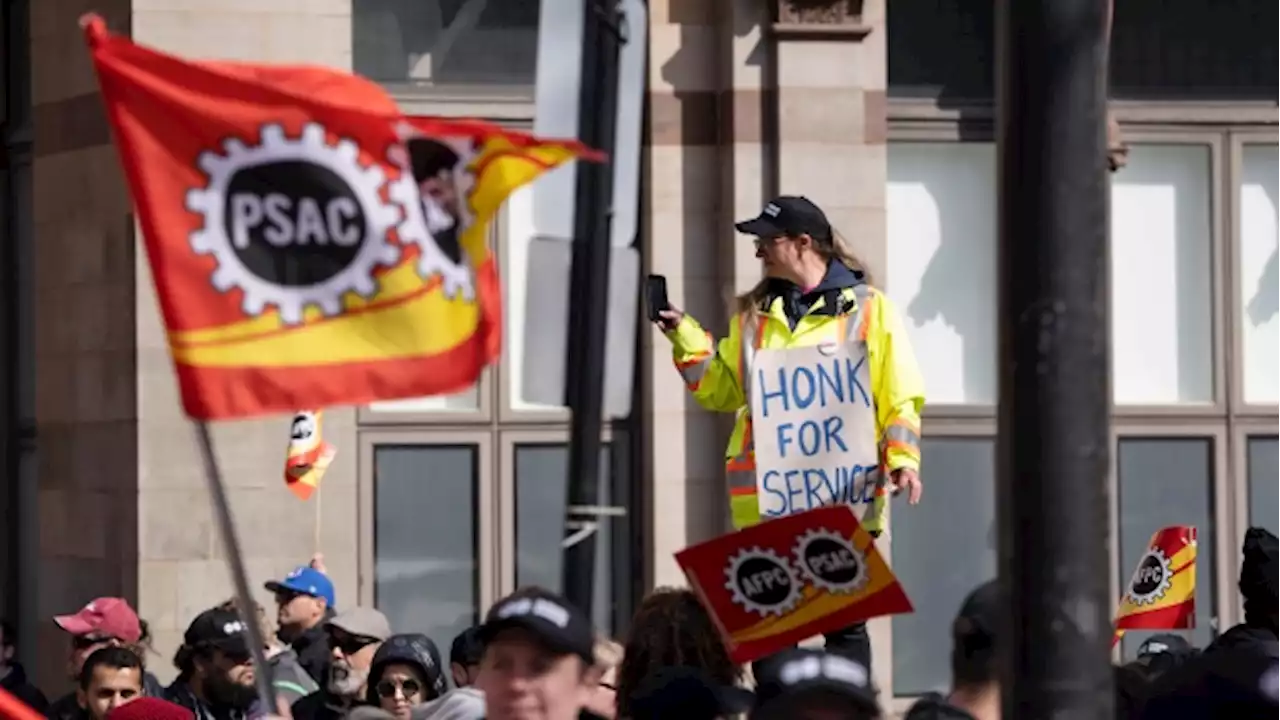 Farmers grow concerned as striking PSAC workers block grain exports - BNN Bloomberg