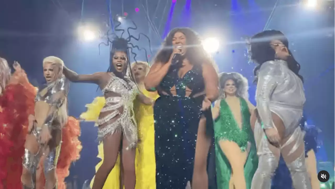 Lizzo Protests Tennessee’s Anti-Drag Ban, Inviting Drag Queens Onstage After Compelling Statement