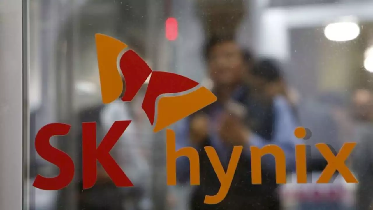 SK Hynix reports record quarterly loss as chip glut worsens