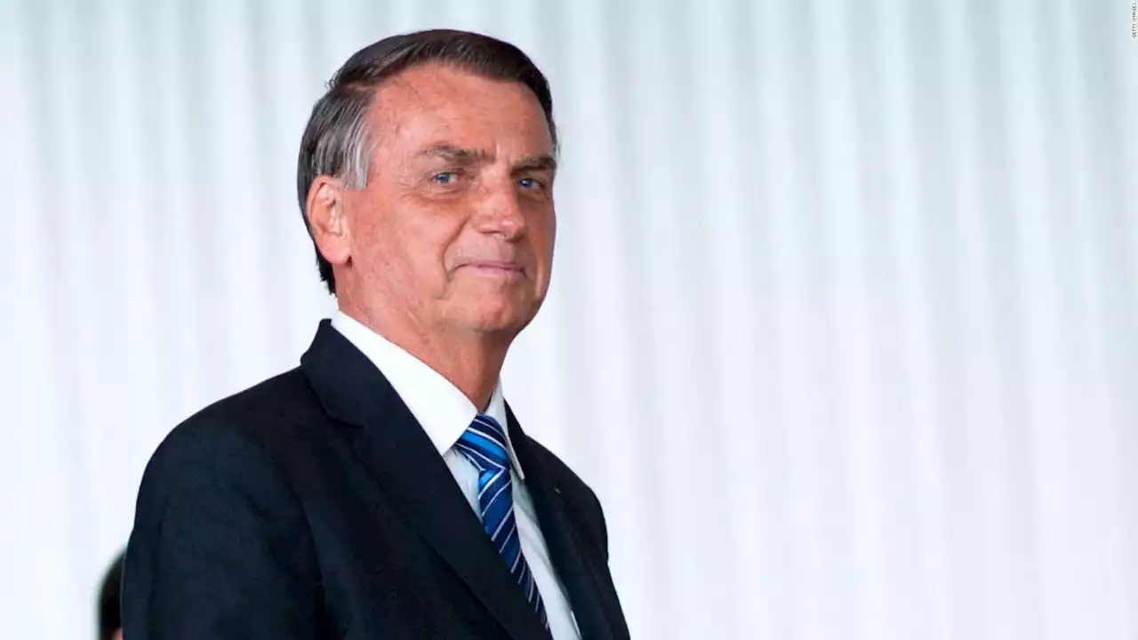 Abogados de Bolsonaro dicen que publicó por error el mensaje en Facebook cuestionando los resultados electorales en Brasil