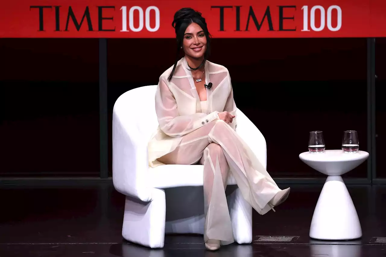 Kim Kardashian revela la 'magia' del éxito de su empresa Skims a Poppy Harlow de CNN