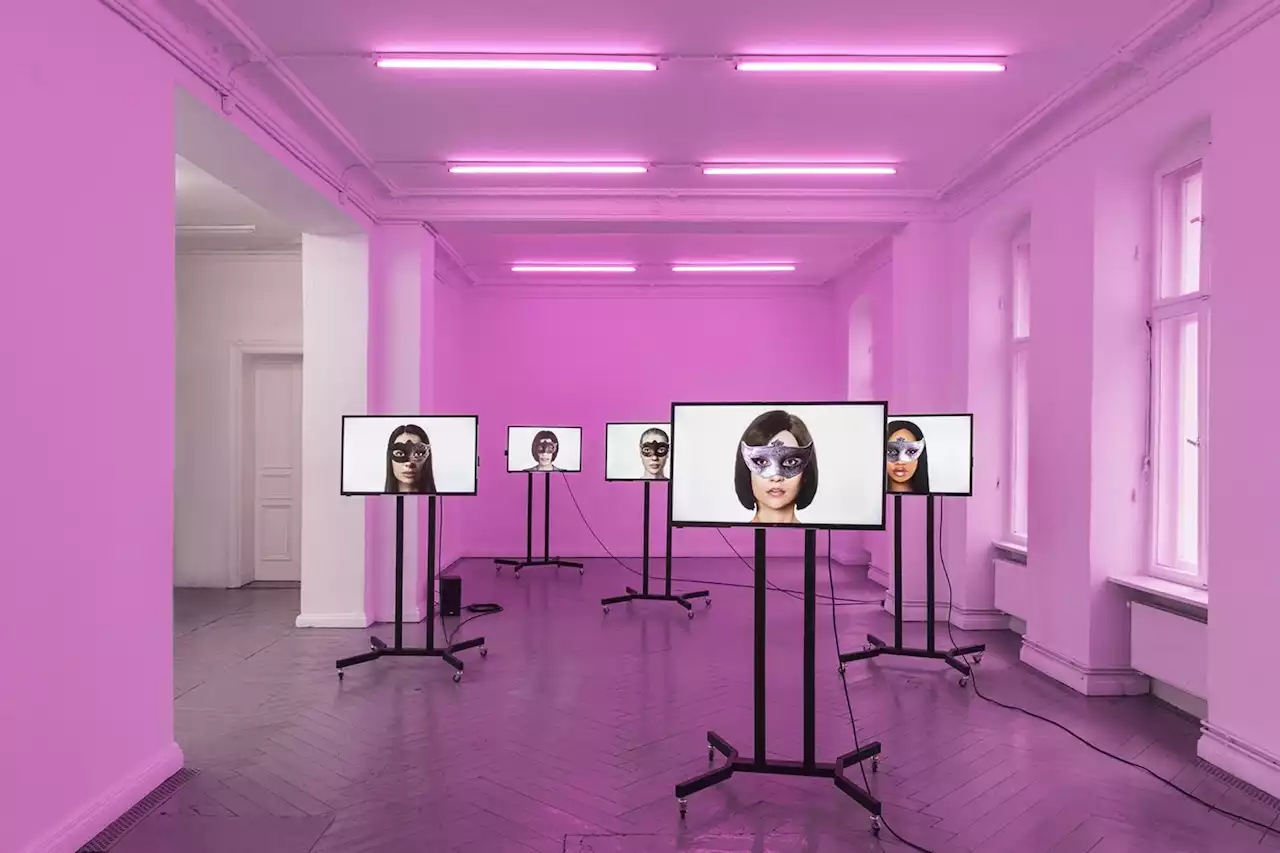 The Modern Art Museum of Fort Worth Turns a Black Mirror on Our Technology Obsession