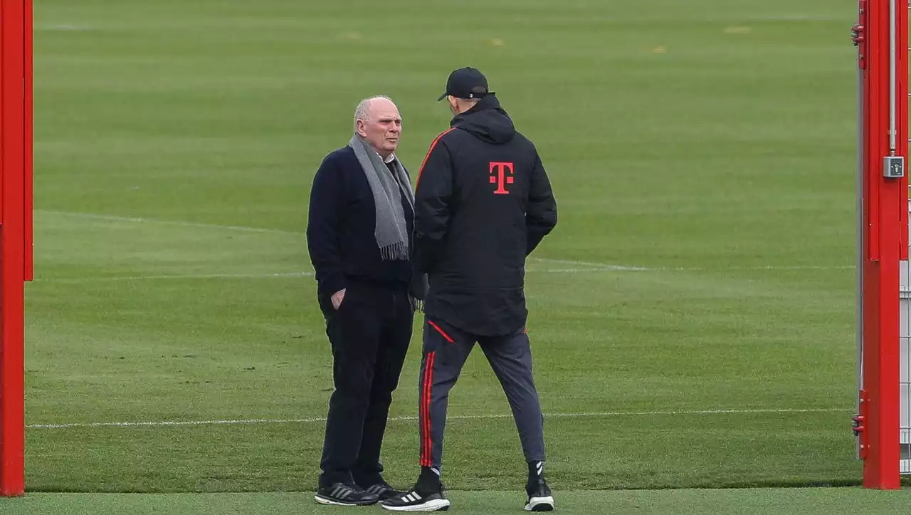 (S+) Uli Hoeneß beim Training von Bayern München unter Thomas Tuchel: Chefvisite