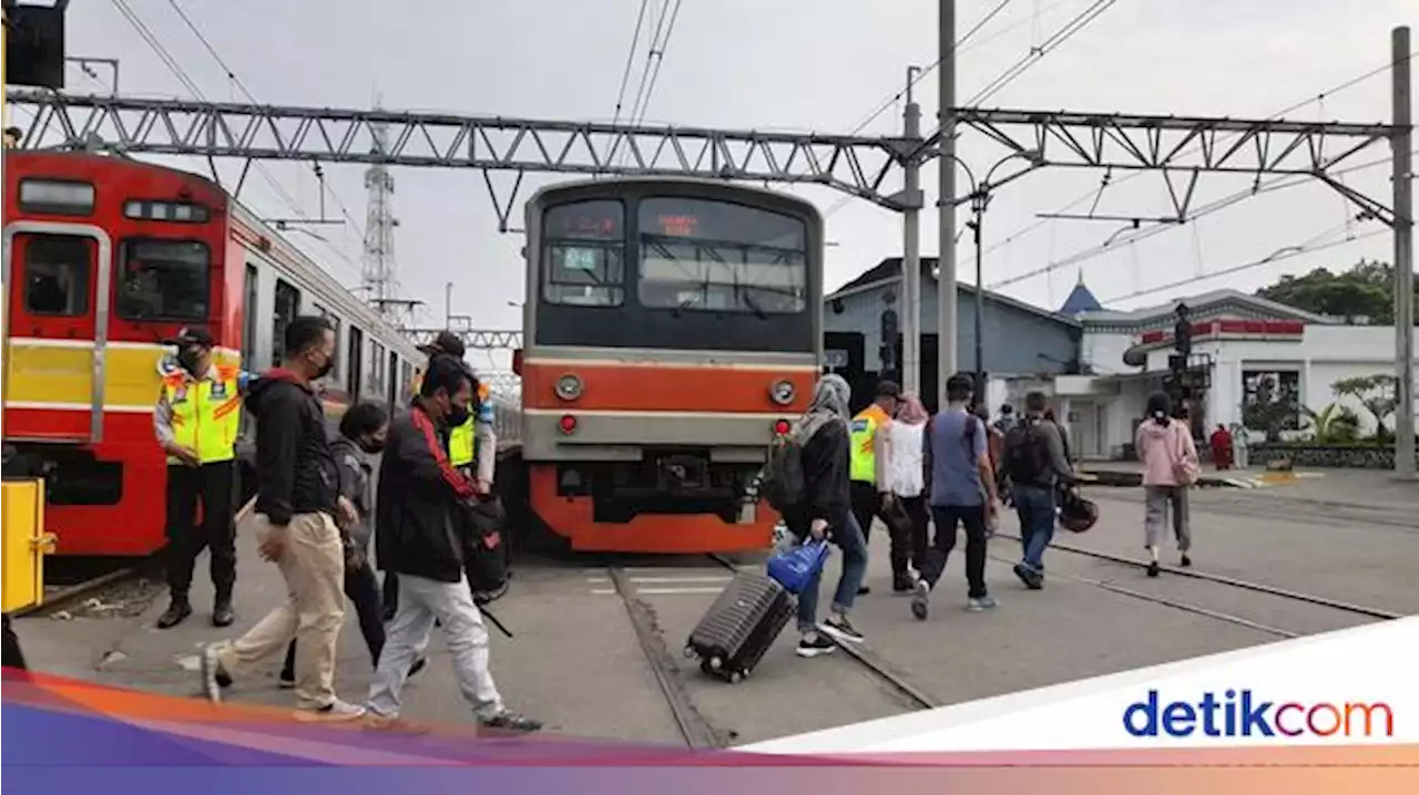 KCI Minta Maaf KRL Terlambat dan Penumpang Menumpuk di Stasiun Bogor