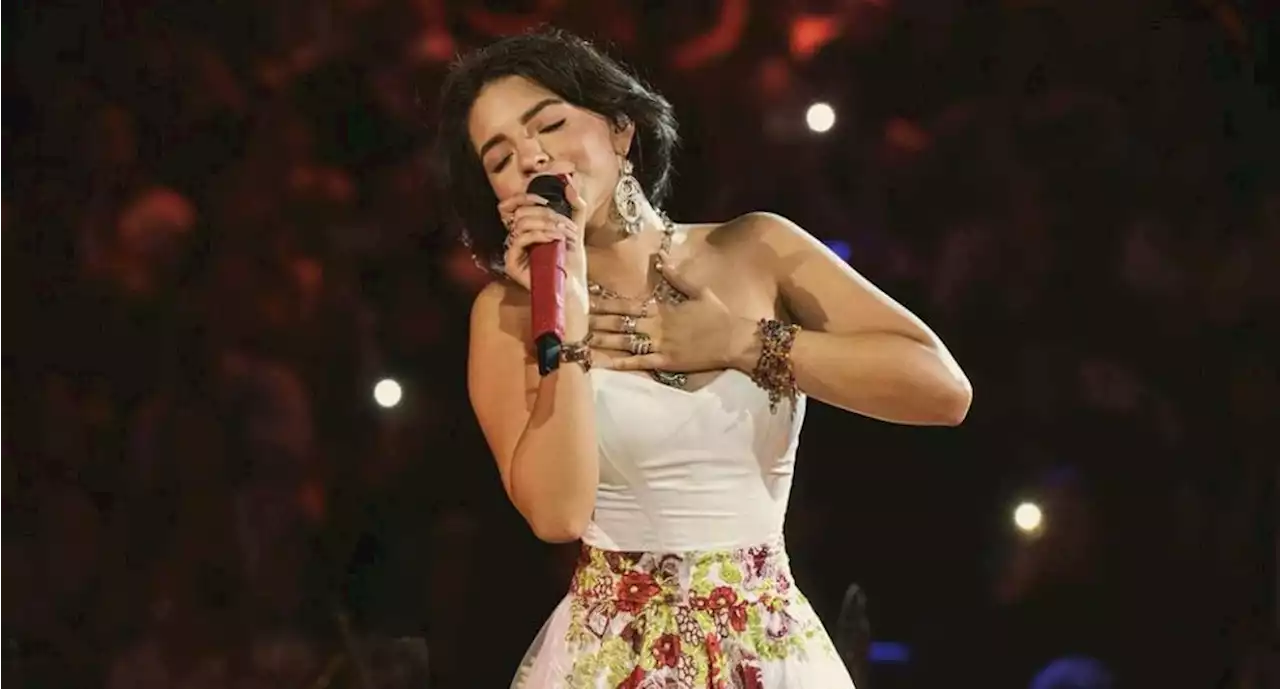 Ángela Aguilar enamoró con un minivestido rojo en los Latin AMAs