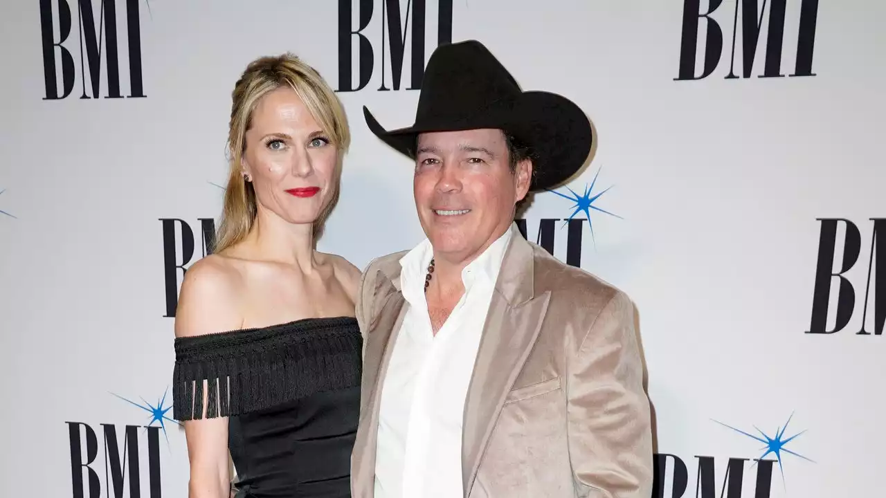 Clay Walker Reveals Wife Suffered Miscarriage at 20 Weeks Pregnant