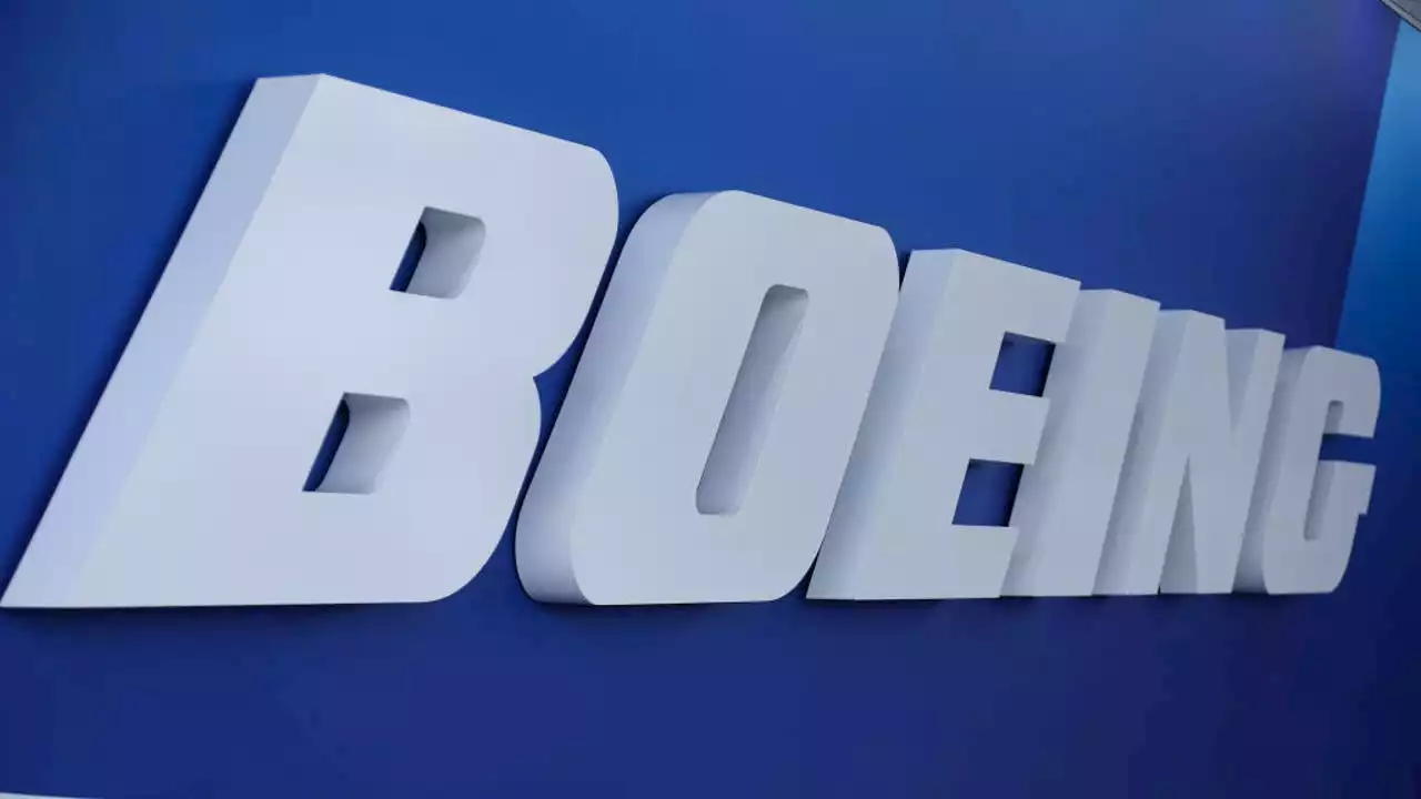 Boeing loses $425 million but plans production boost for Max