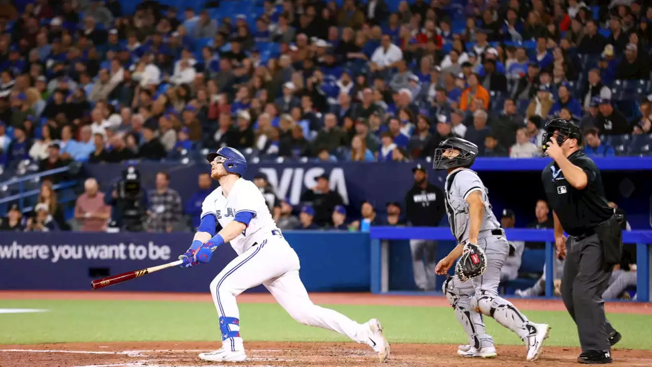 Jansen homers twice, Jays hand White Sox 6th straight loss