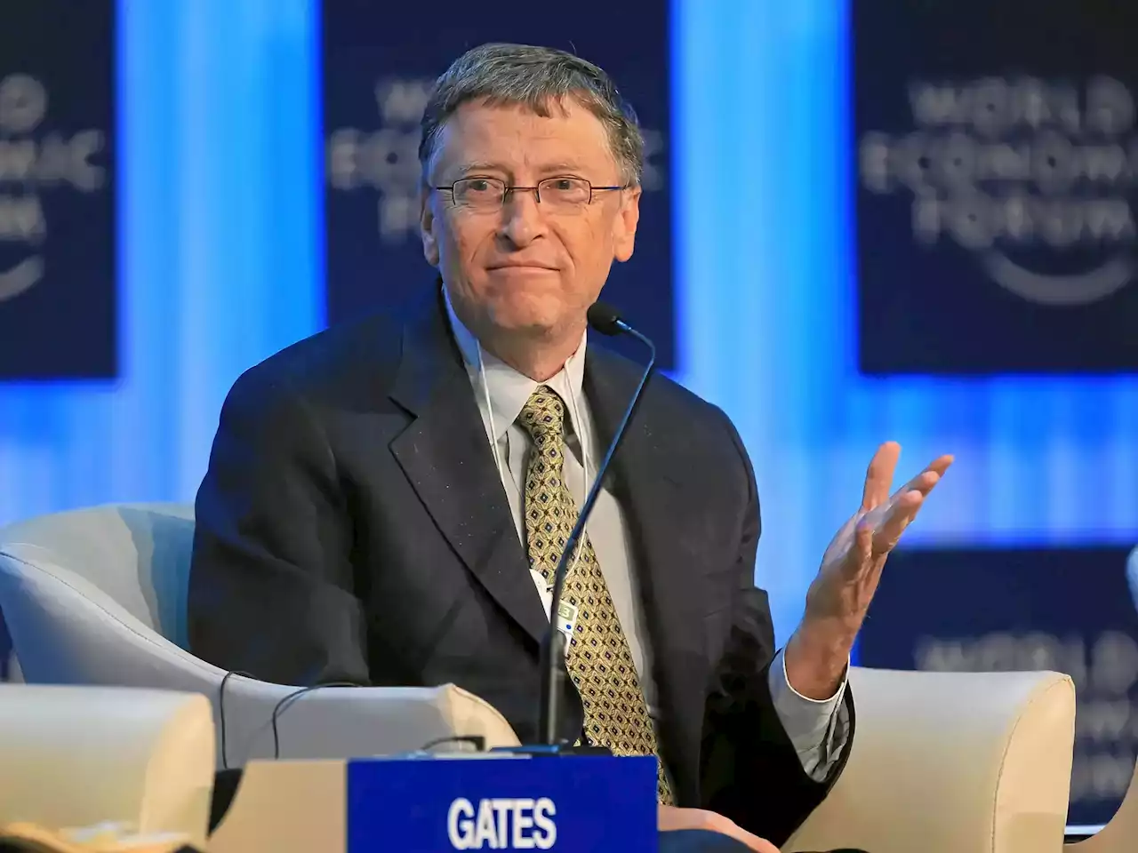 Bill Gates cree que los chatbots de IA enseñarán a los niños a leer