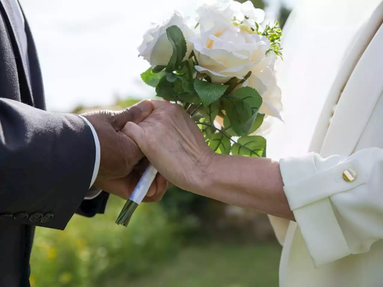 Over, ecco l’abito da sposa giusto per chi ha più di 60 anni