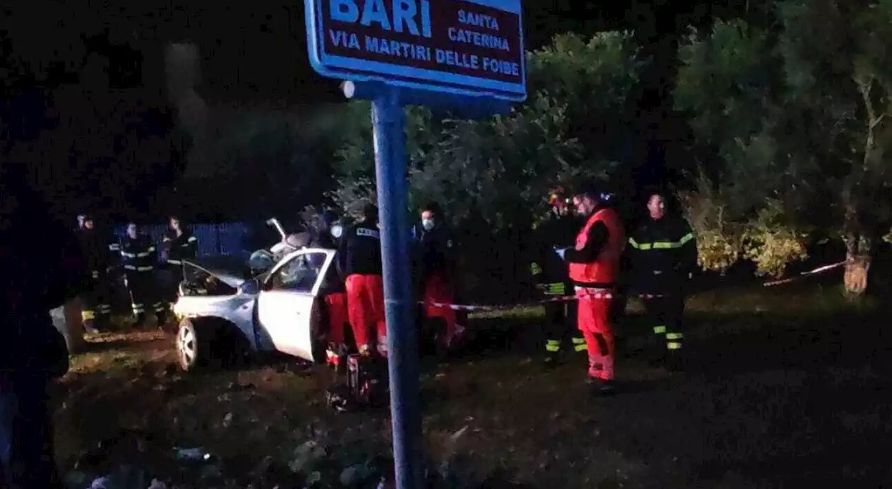 Incidente a Bitonto, morti quattro giovani nello schianto tra due auto: le vittime nella stessa vettura