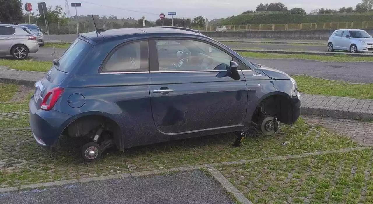 Roma, ladri e teppisti alla stazione dei pendolari: furto di benzina e gomme. Caccia alla 'banda del cric'