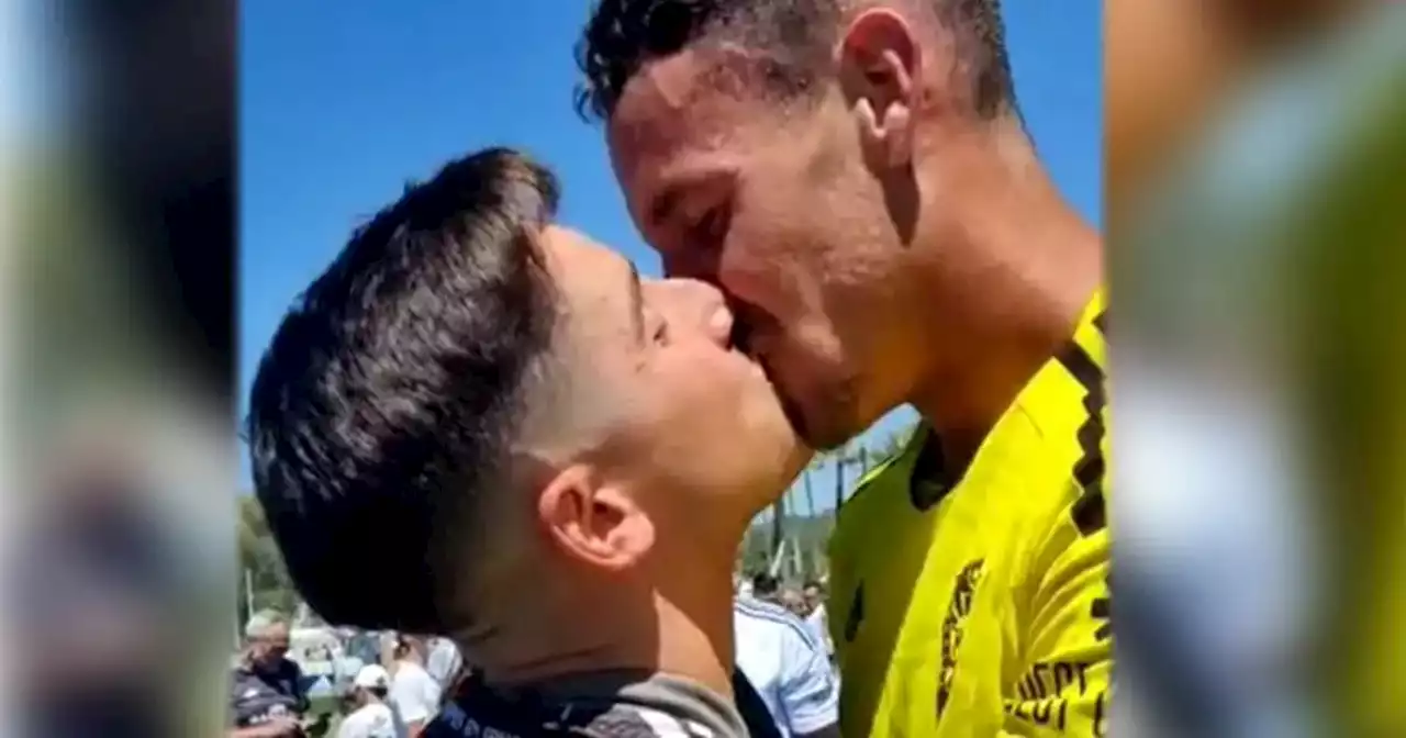 El beso del ascenso: el arquero español que rompe los tabúes del fútbol | Fútbol | La Voz del Interior