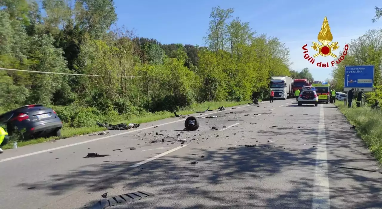 Incidente stradale sulla statale Romea: un morto e tre feriti, auto distrutte