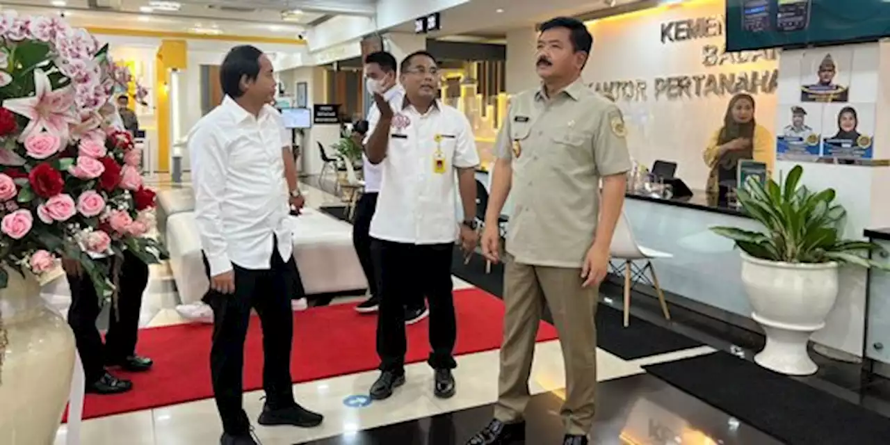 Usai Libur Lebaran, Menteri Hadi Tjahjanto Tinjau Pelayanan BPN Jakarta Barat | merdeka.com