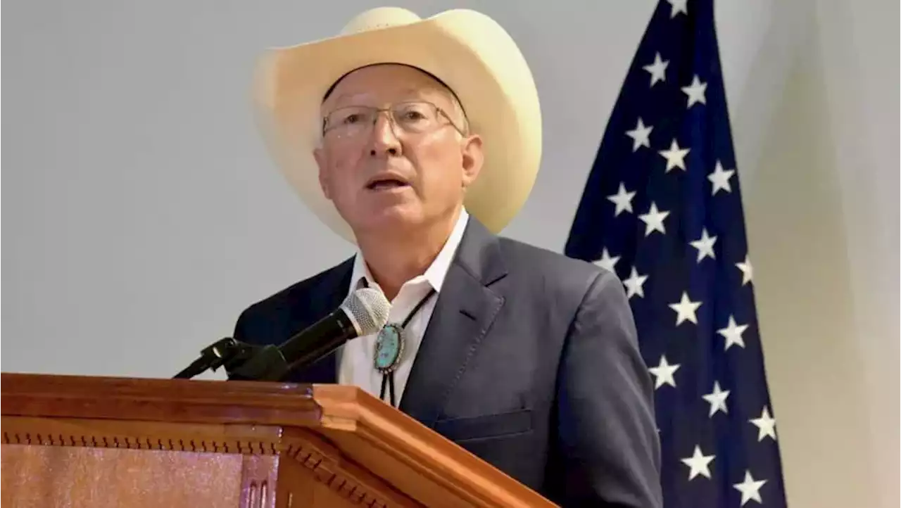 Ken Salazar, embajador de EU en México, da positivo a covid-19