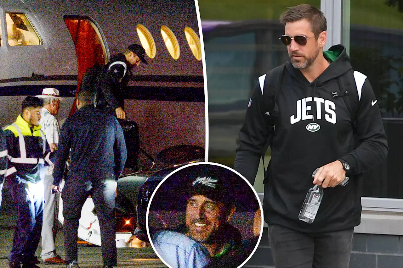 Aaron Rodgers sports Jets gear for first time as he arrives in New Jersey