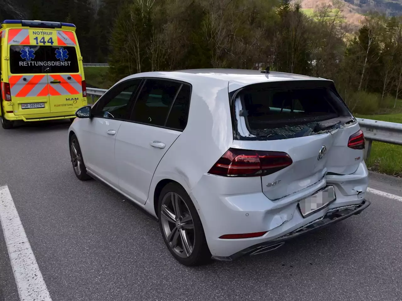 Seewis-Pardisla GR: Auffahrunfall zwischen Lieferwagen und PW – eine Person verletzt