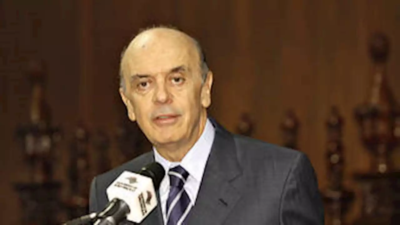 José Serra passa por procedimento cirúrgico na coluna em SP
