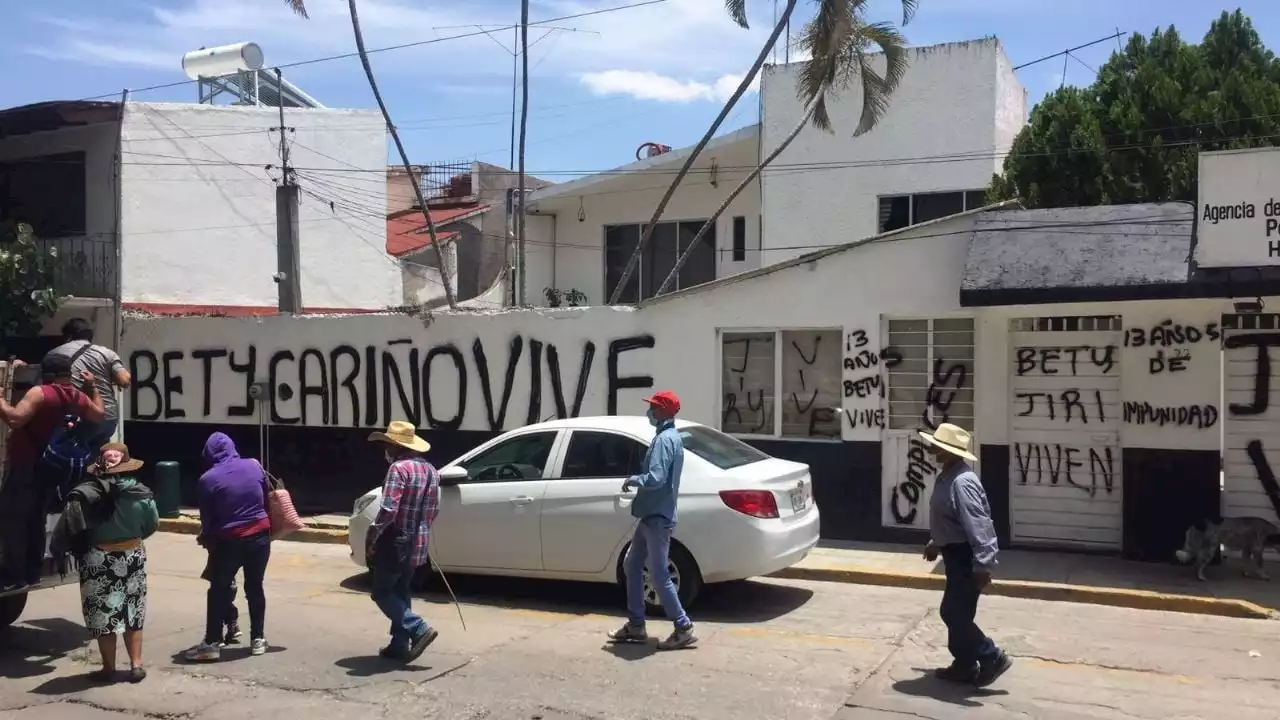 Integrantes de MAIZ toman la FGR en Huajuapan en protesta por asesinato de activistas