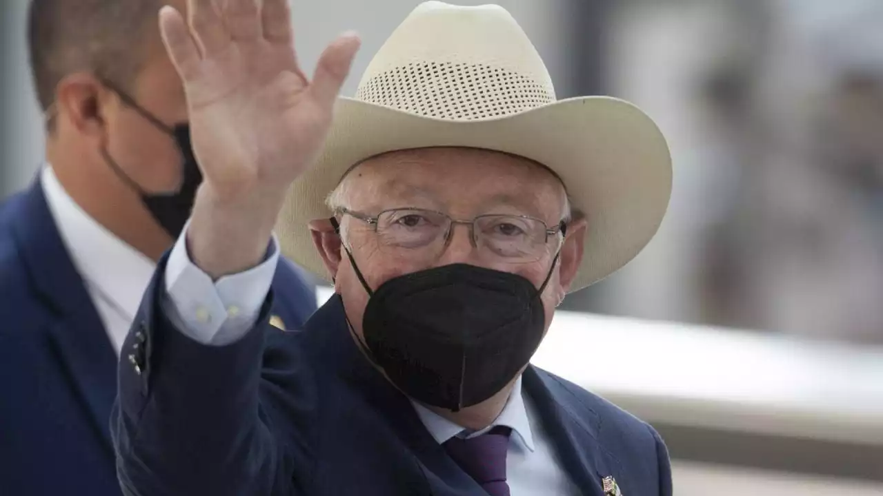 Ken Salazar, embajador de EU en México, da positivo a covid-19; suspende sus actividades