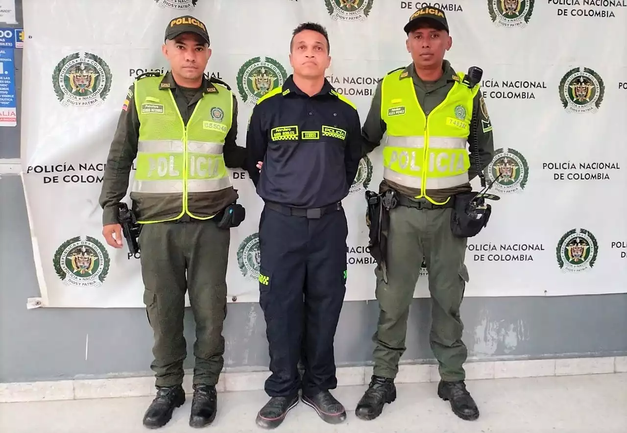 Capturan a falso policía que andaba campante con el uniforme; ni lo usaba para robar - Pulzo