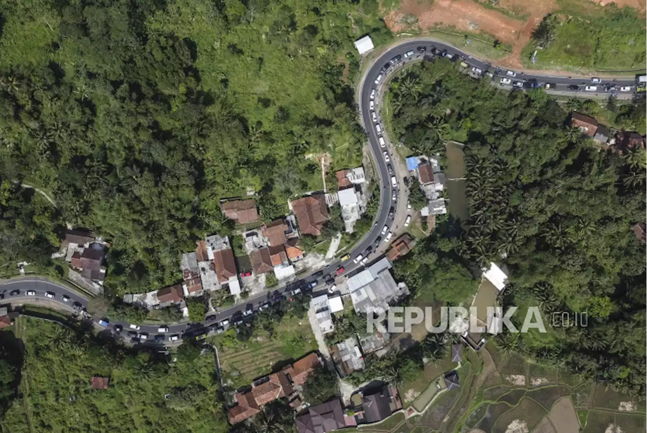 Tinjau Arus Balik Garut, Wagub Jabar Minta Maaf Jalan Belum Bagus |Republika Online