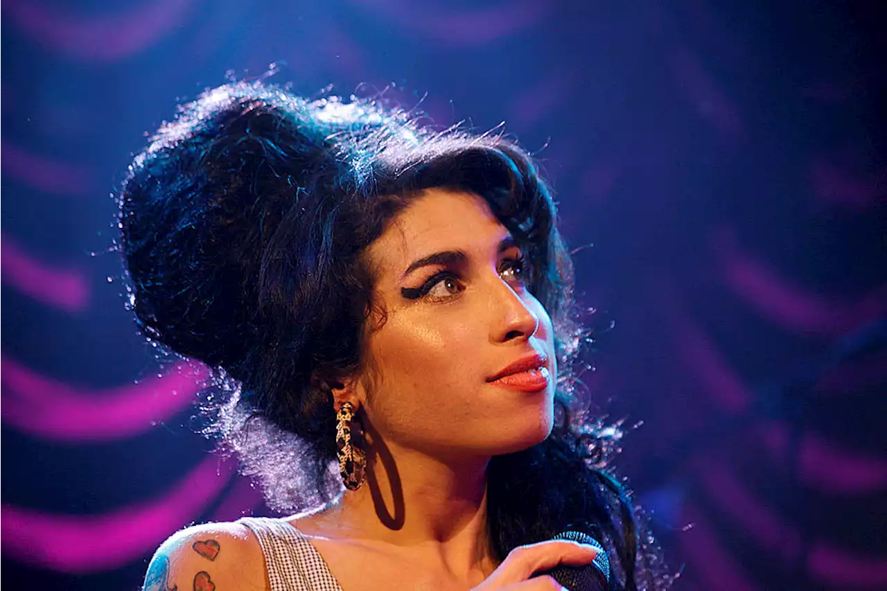 Amy Winehouse's Personal Journals, Handwritten Lyrics Collected for New Book