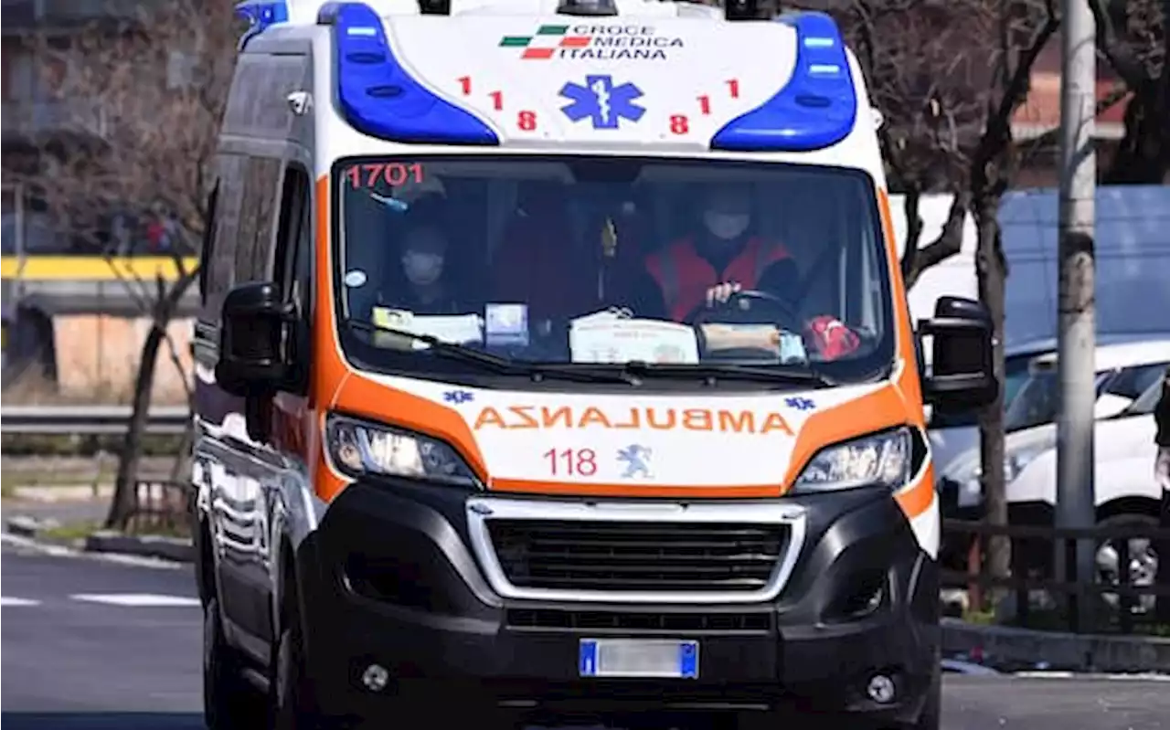 Aggressione a Pesaro, donna colpita al volto con un mattone