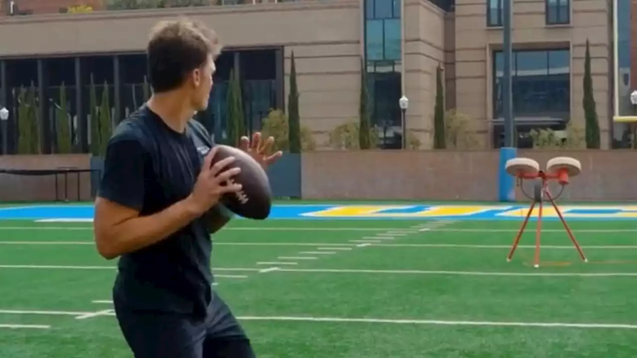 Does Video Show Tom Brady Playing Catch with a Throwing Machine?