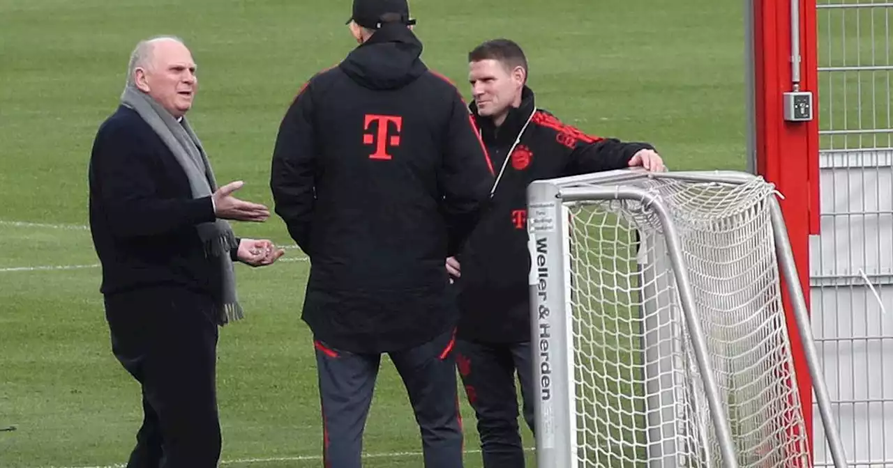 FC Bayern: Uli Hoeneß überrascht beim Training - angeregtes Gespräch mit Tuchel