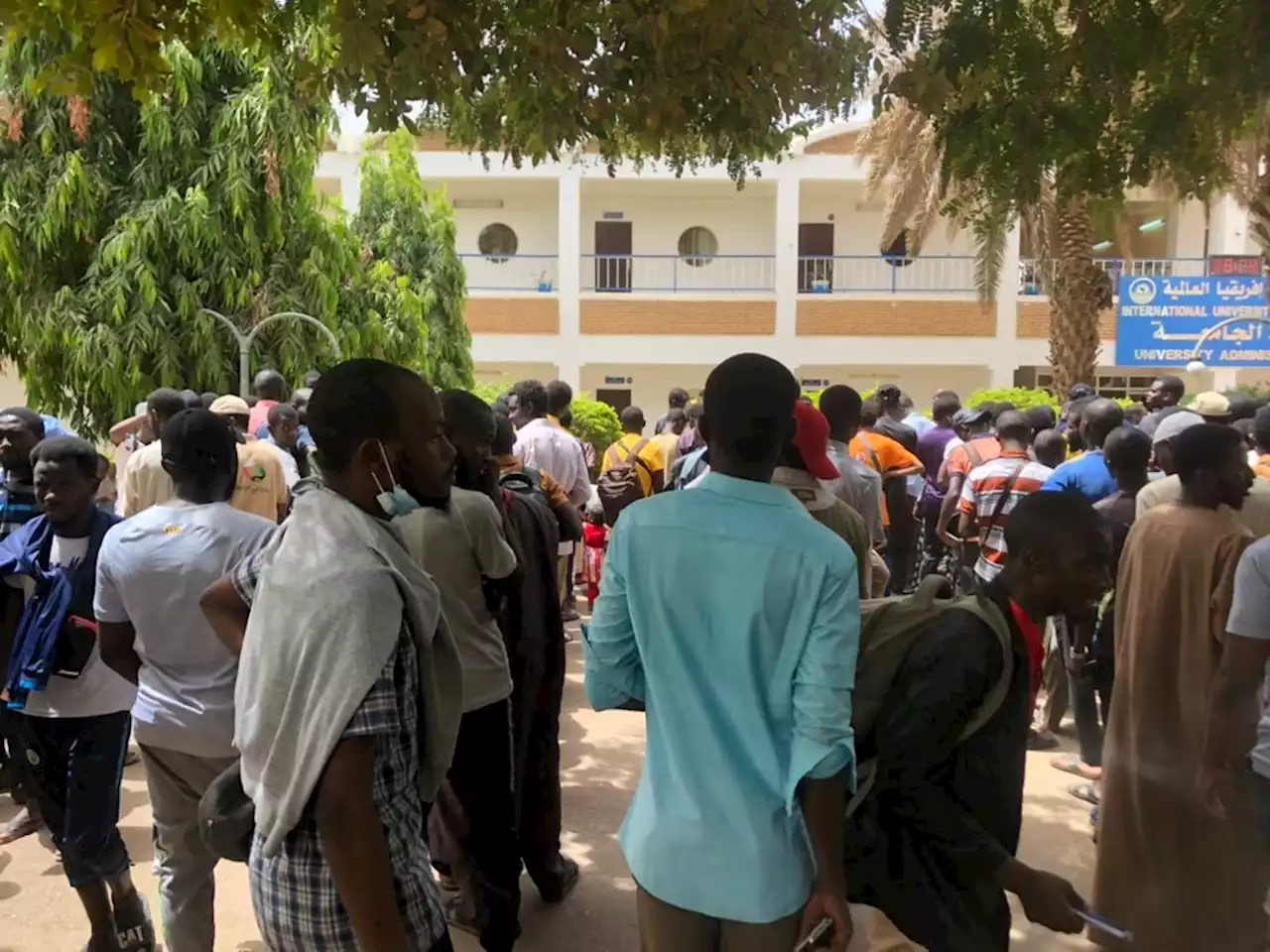 PHOTOS: Buses finally arrive to evacuate Nigerian students from Sudan | TheCable