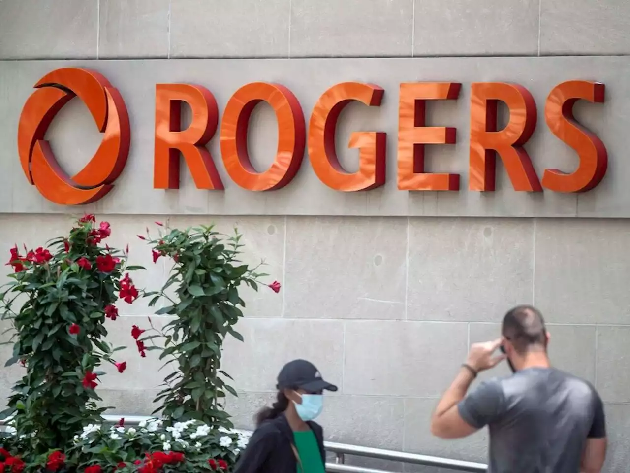 Rogers partnering with SpaceX to offer satellite-to-phone coverage