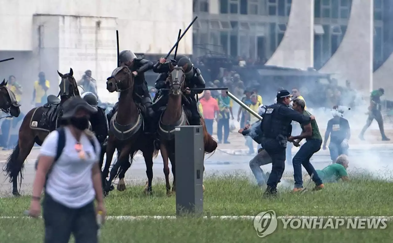 '선거 음모론' 게시물 공유했던 브라질 전 대통령 '단순 실수'(종합) | 연합뉴스