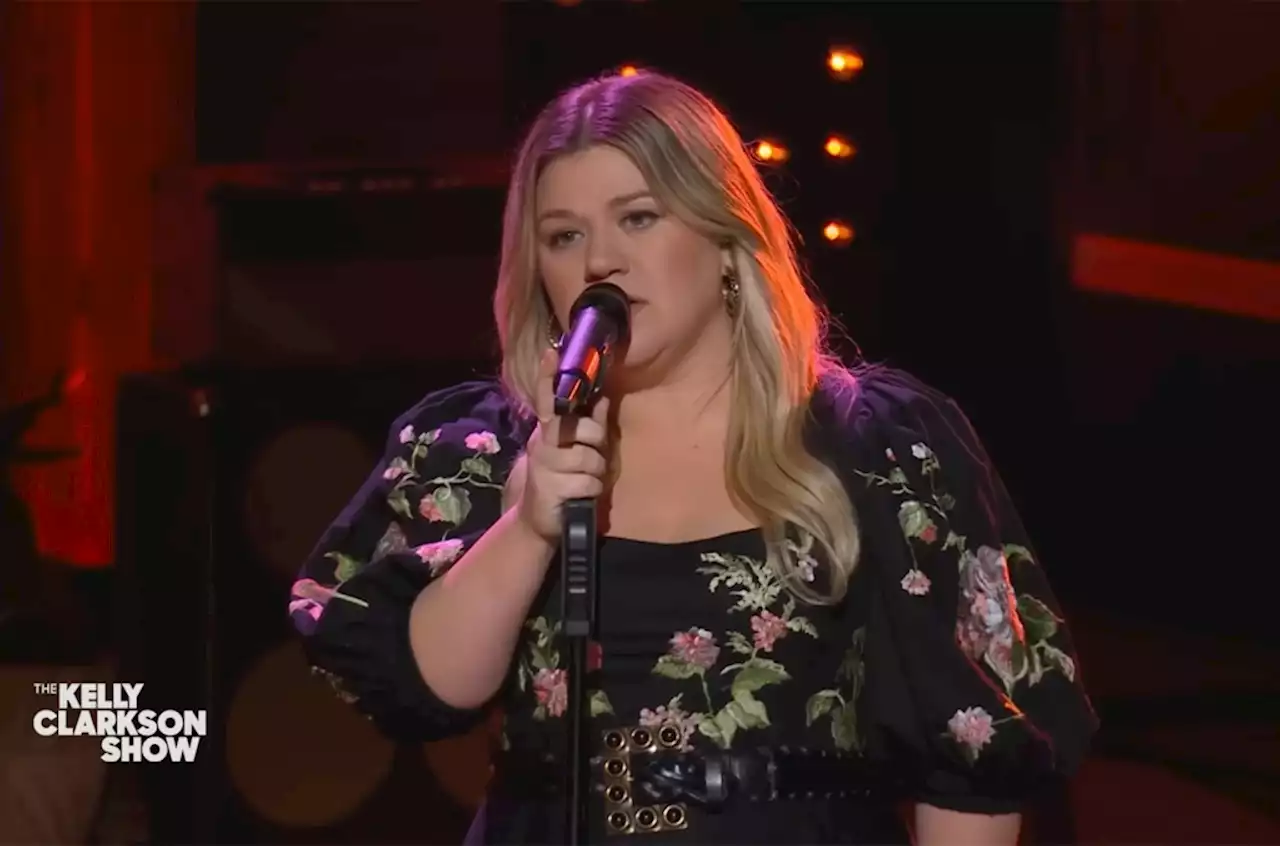 Kelly Clarkson Makes an ‘Exception’ for Her Gorgeous Paramore Cover: Watch