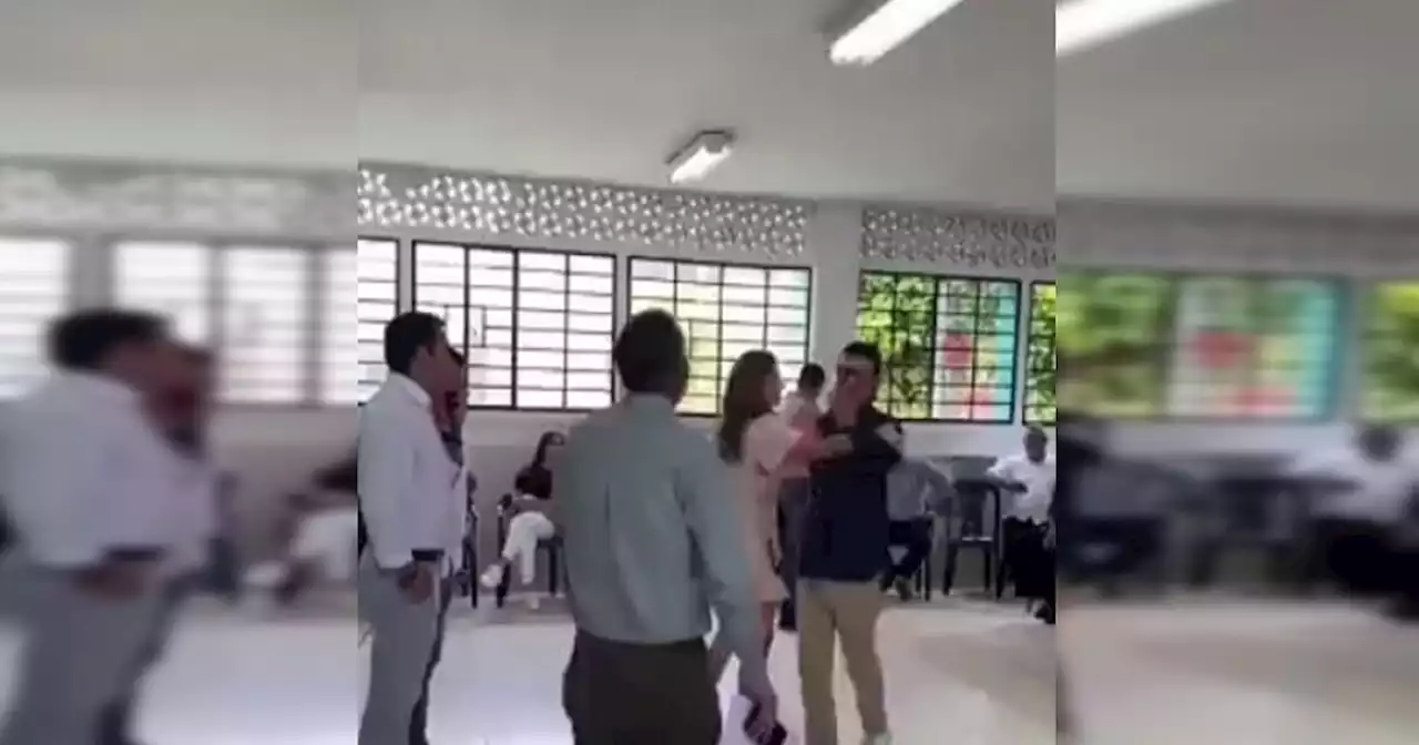 Video: concejales de Bucaramanga se pelearon frente a estudiantes y padres de familia de un colegio