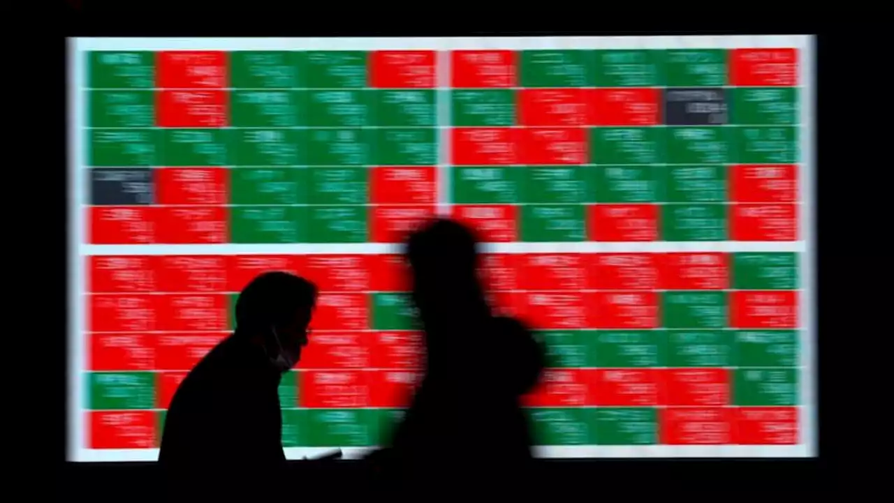 Asian shares sink on banking jitters, US economic concerns