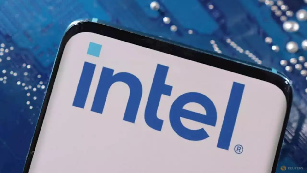 Intel forecasts second-quarter revenue above estimates