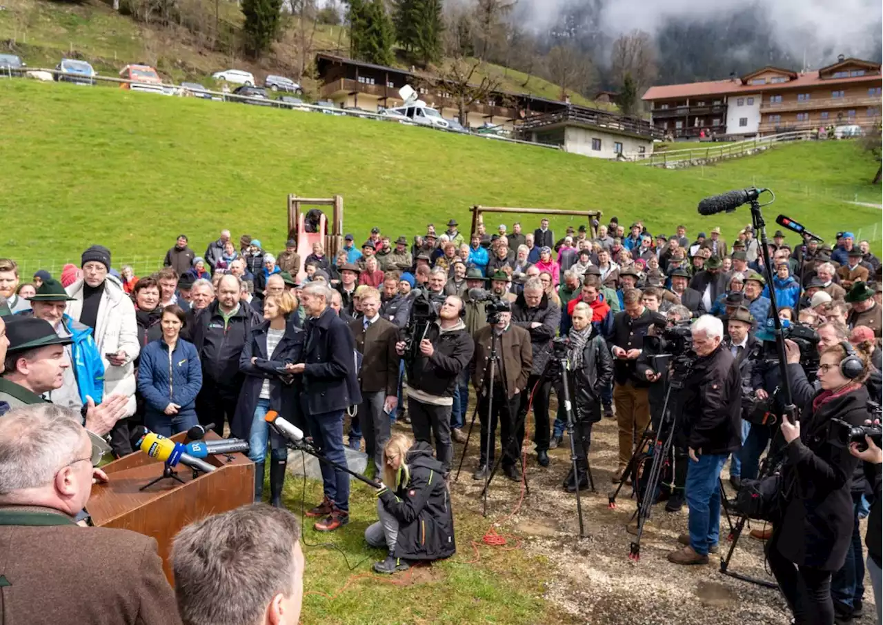 Aiwanger: „Wolfsverordnung ist Rettungsversuch für Tourismus und Almwirtschaft in Bayern. Bund muss günstigen Erhaltungszustand feststellen und Bejagung ermöglichen.“ --- (Cityreport24-Nachrichtenblog)