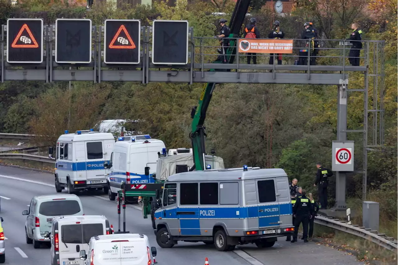 Wieder Klima-Kleber-Alarm in Berlin! Stau auf der A100