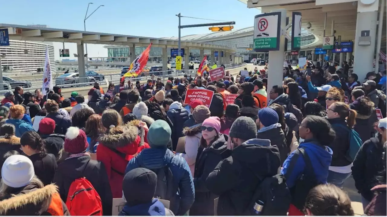 Toronto Pearson warns of possible delays as PSAC workers escalate strike action