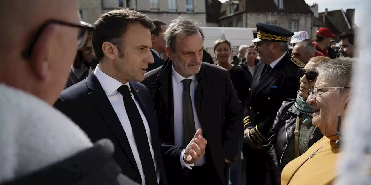 Attendu dans le Doubs, Emmanuel Macron fait une halte surprise sur un marché à Dole