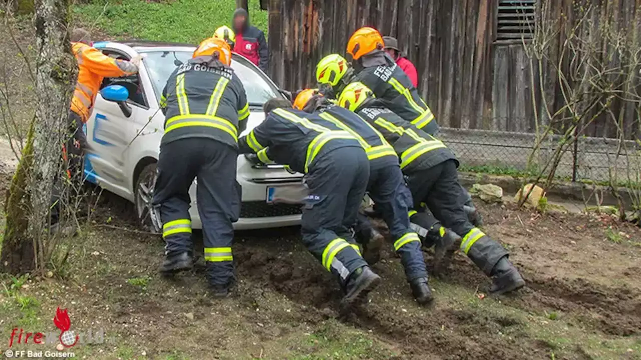 Oö: Ölspur und Fahrzeugbergung in Bad Goisern